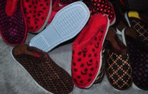 【摆摊卖棉拖鞋赚钱吗】一天摆摊6小时,收入1000元,现在去干正合适-6G标准网